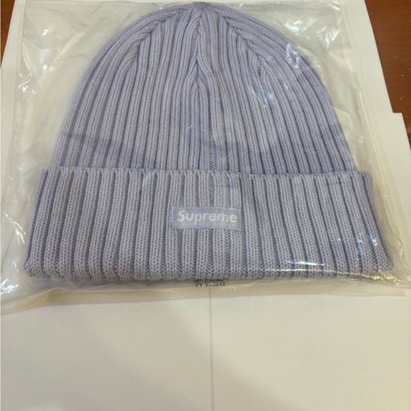 Supreme Overdyed Beanie Lilac/ Lavender SS24 - Picture 3 of 4